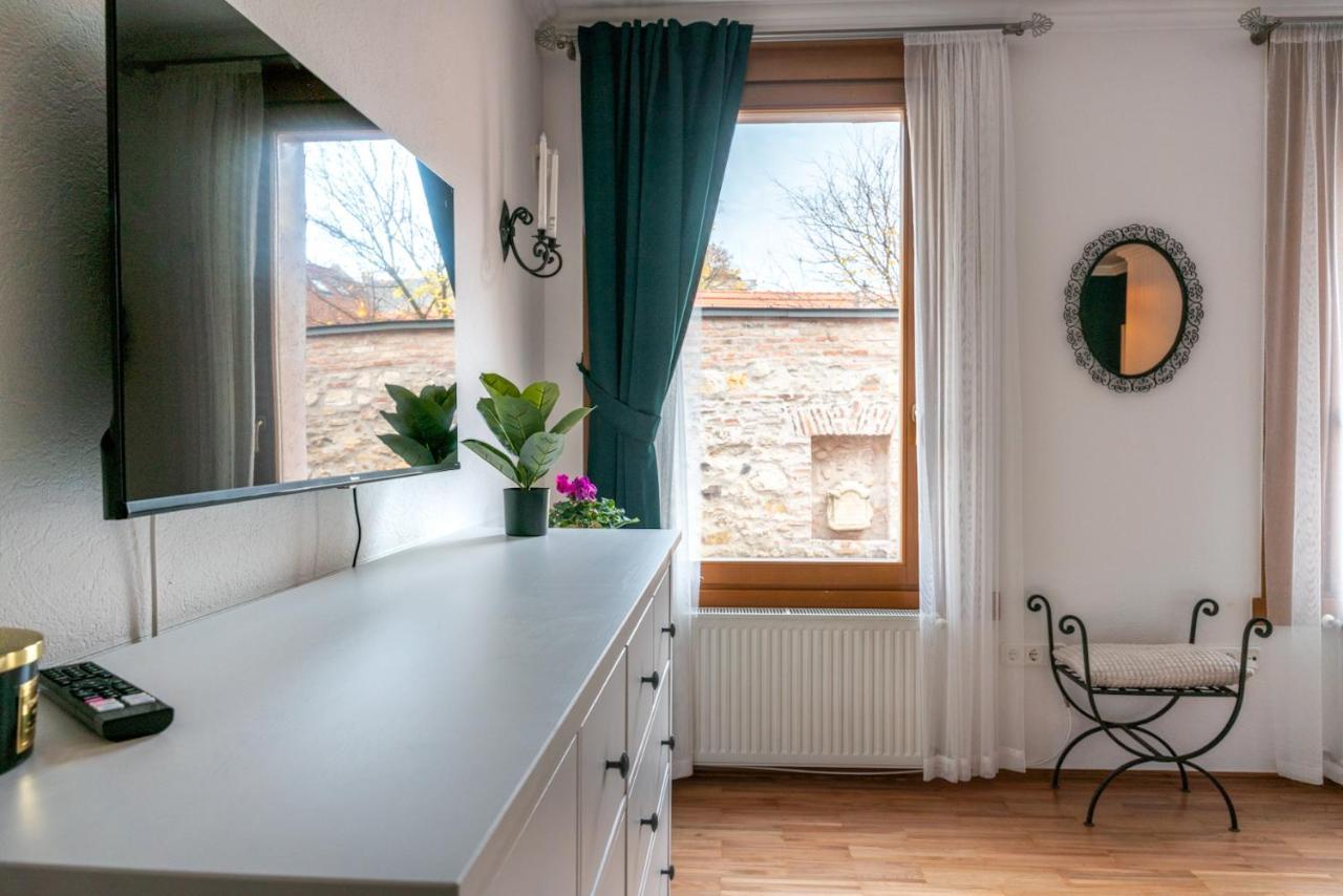 Romantic Studio Secret Garden Будапеща Екстериор снимка