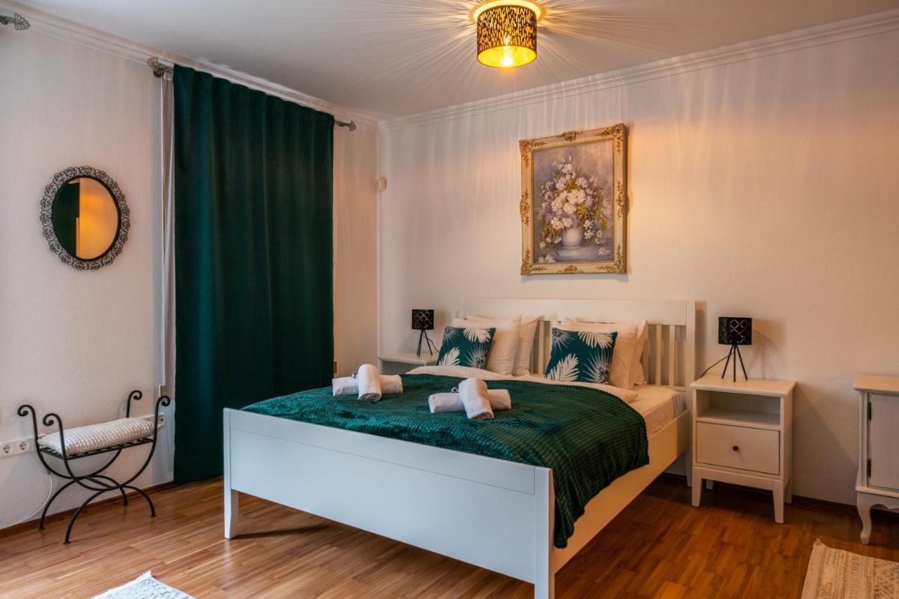 Romantic Studio Secret Garden Будапеща Екстериор снимка