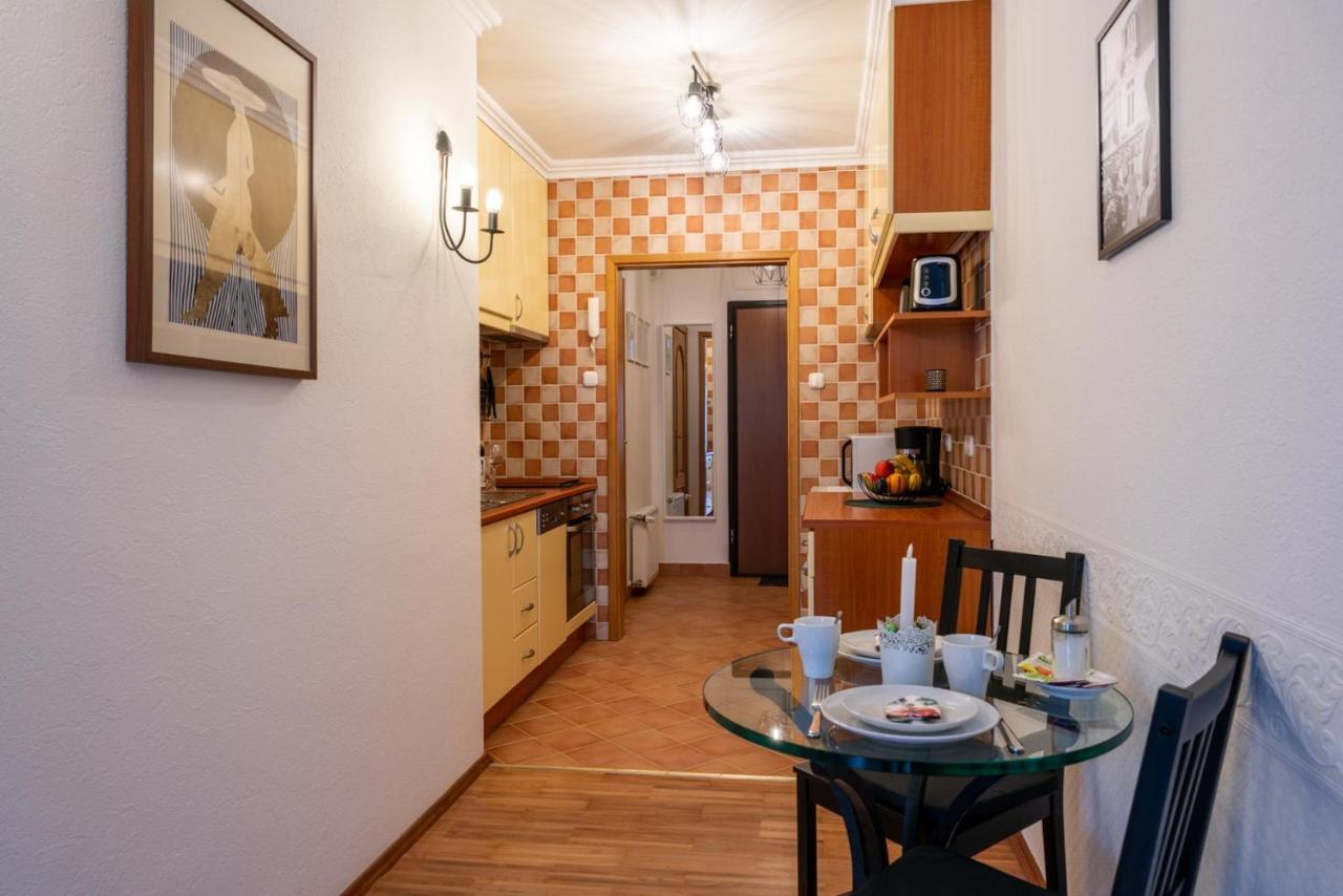Romantic Studio Secret Garden Будапеща Екстериор снимка