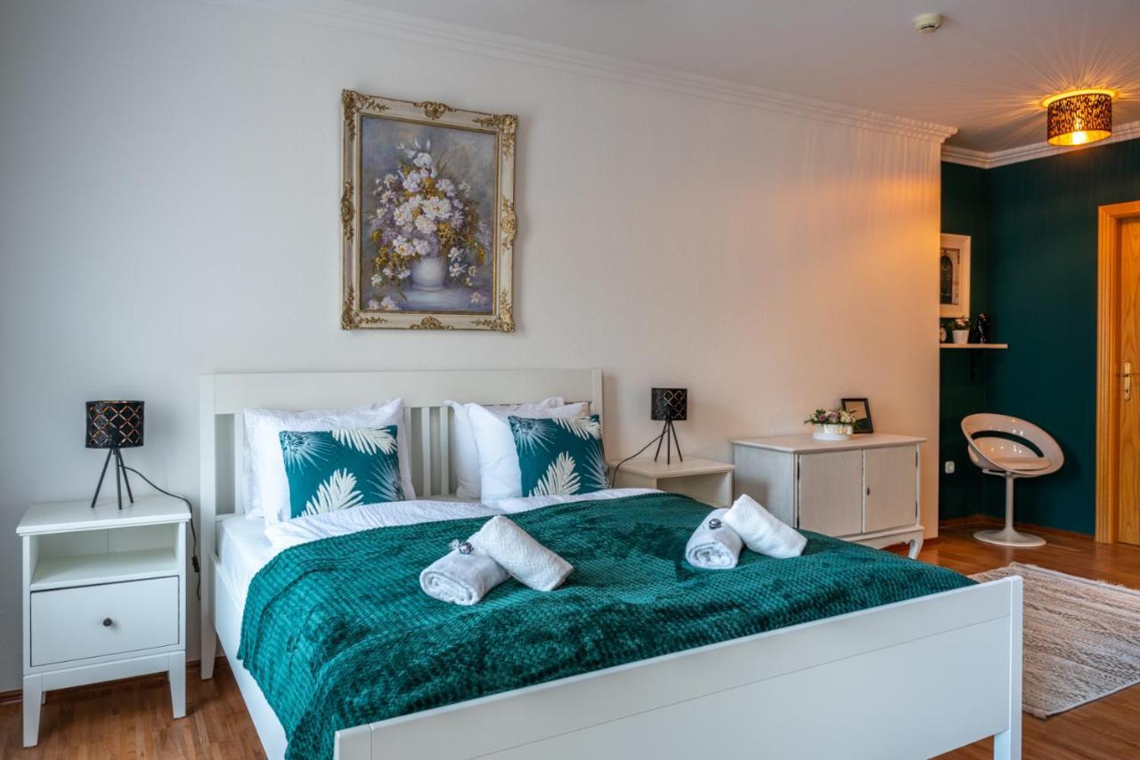 Romantic Studio Secret Garden Будапеща Екстериор снимка